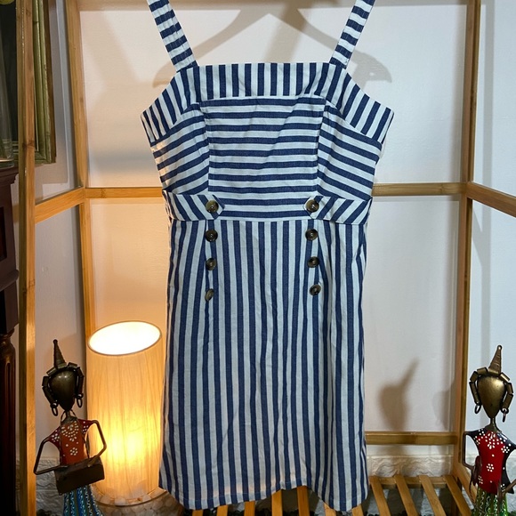 ๐๏ธ Derek Heart Dress. Size- L ( Smaller in size) - Picture 8 of 14